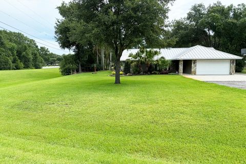 A home in PLANT CITY