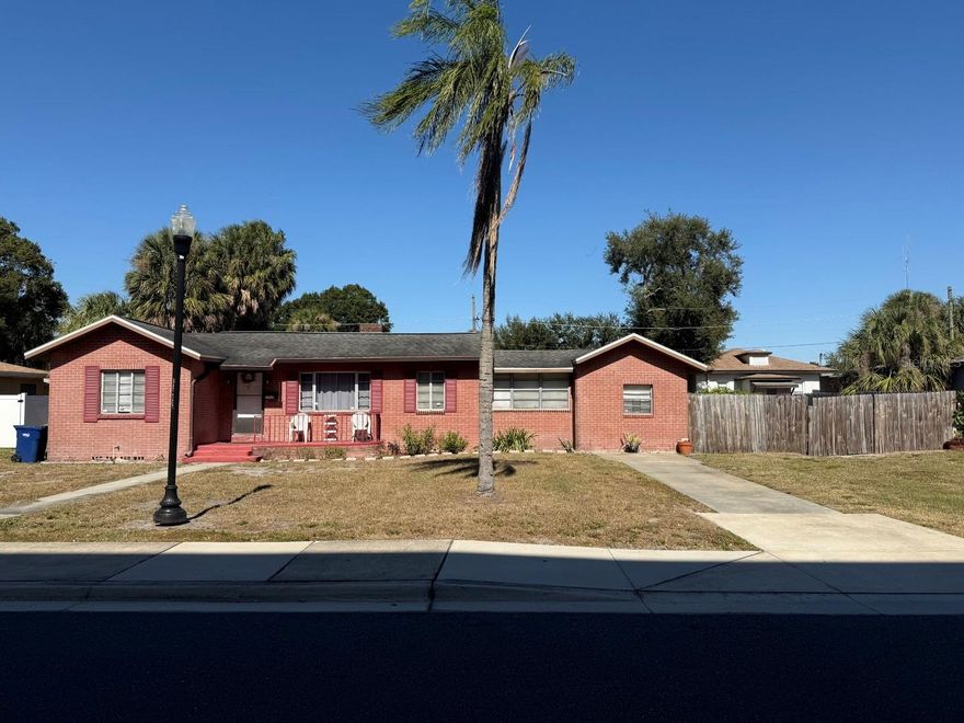 Developers, Builders, Investors!   North Hyde Park  location here.  Double lot ( 100' ft x 96' ft).   Steps to  Willa's, Rome & Fig,  Giancarlo's, Psomi, & the new Rome Collective opening soon with over 39,000 sf retail development. Also coming soon- Fresh Kitchen.   School district of  Mitchell Elem, Wilson Middle & Plant High.  Close to Downtown Tampa, Hyde Park Village, Bayshore Blvd, University of Tampa,  JBL Park & Armatureworks.  Near the new Publix in Tampa Heights.
Currently leased, tenant is month to month, please do not disturb the tenant.   
Call listing agent with any questions.