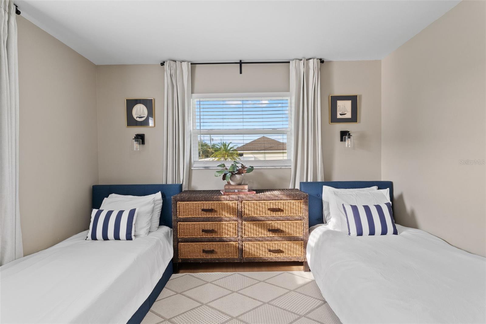 SOUTH VENICE - Residential