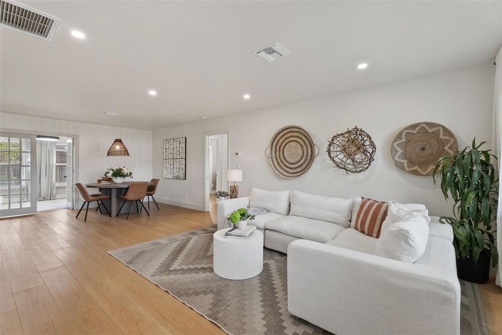 SOUTH VENICE - Residential