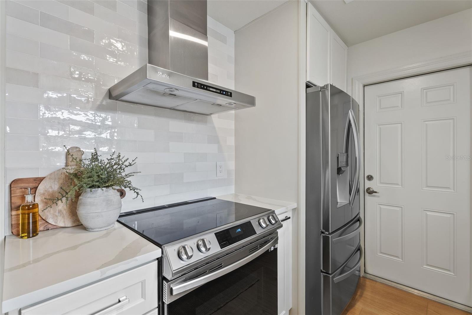 SOUTH VENICE - Residential