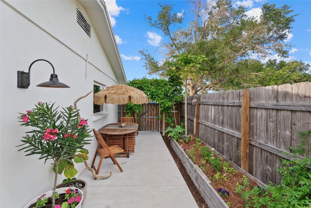 Photo of 3870 Sterling Road, Venice, FL 34293 (MLS # C7524860)