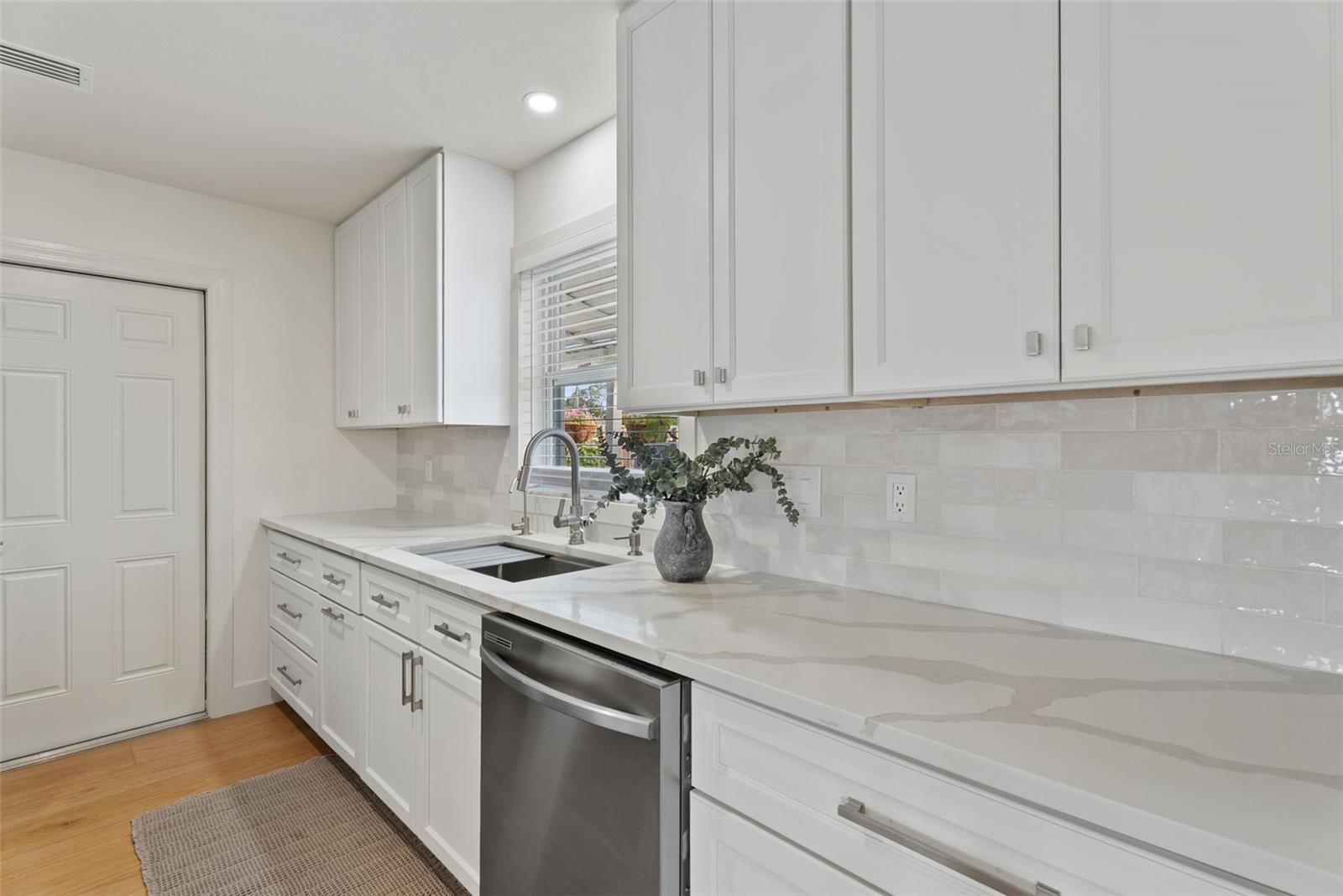 SOUTH VENICE - Residential