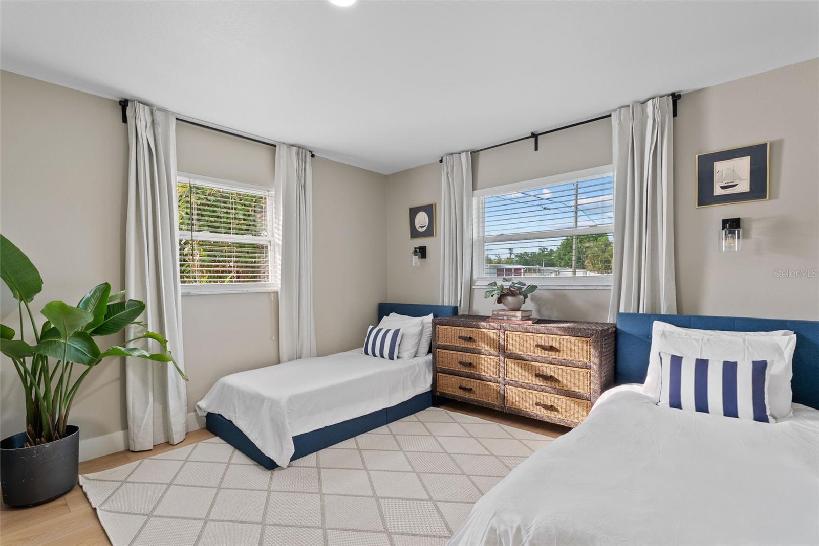 SOUTH VENICE - Residential