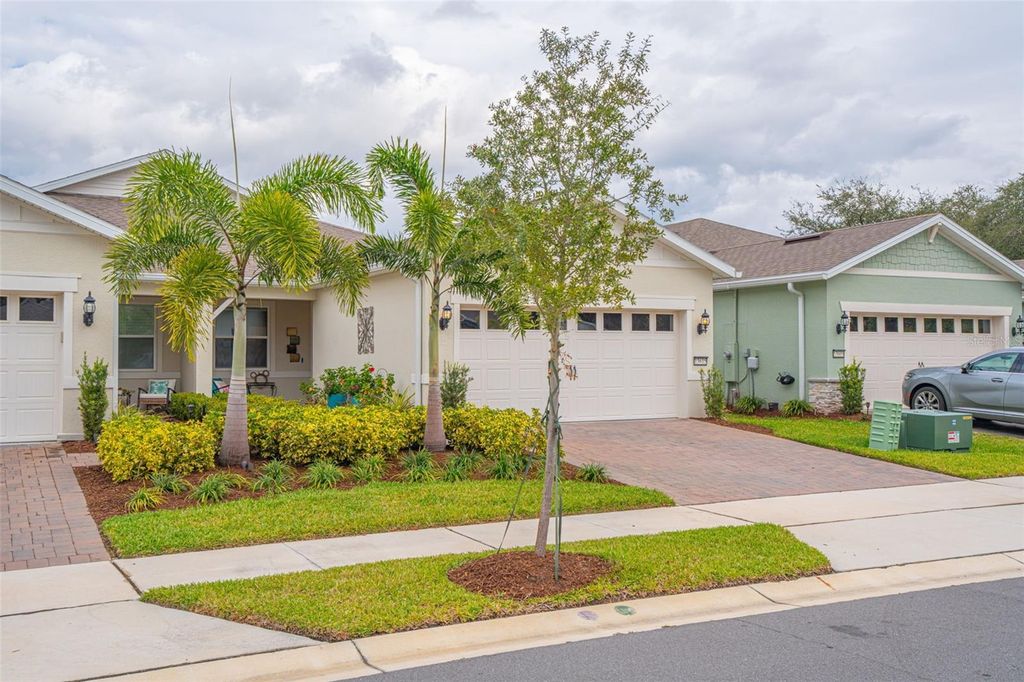 Photo of 13615 Splashing Isla Drive, Winter Garden, FL 34787 (MLS # O6375062)