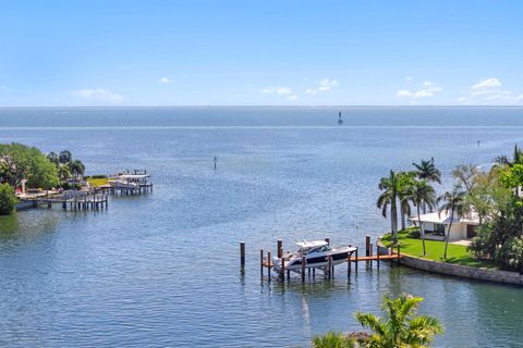 Photo of 1325 Snell Isle Boulevard NE #709, St Petersburg, FL 33704 (MLS # TB8493384)