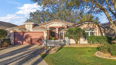 Photo of 4822 Sawgrass Lake Circle, Leesburg, FL 34748 (MLS # G5091359)