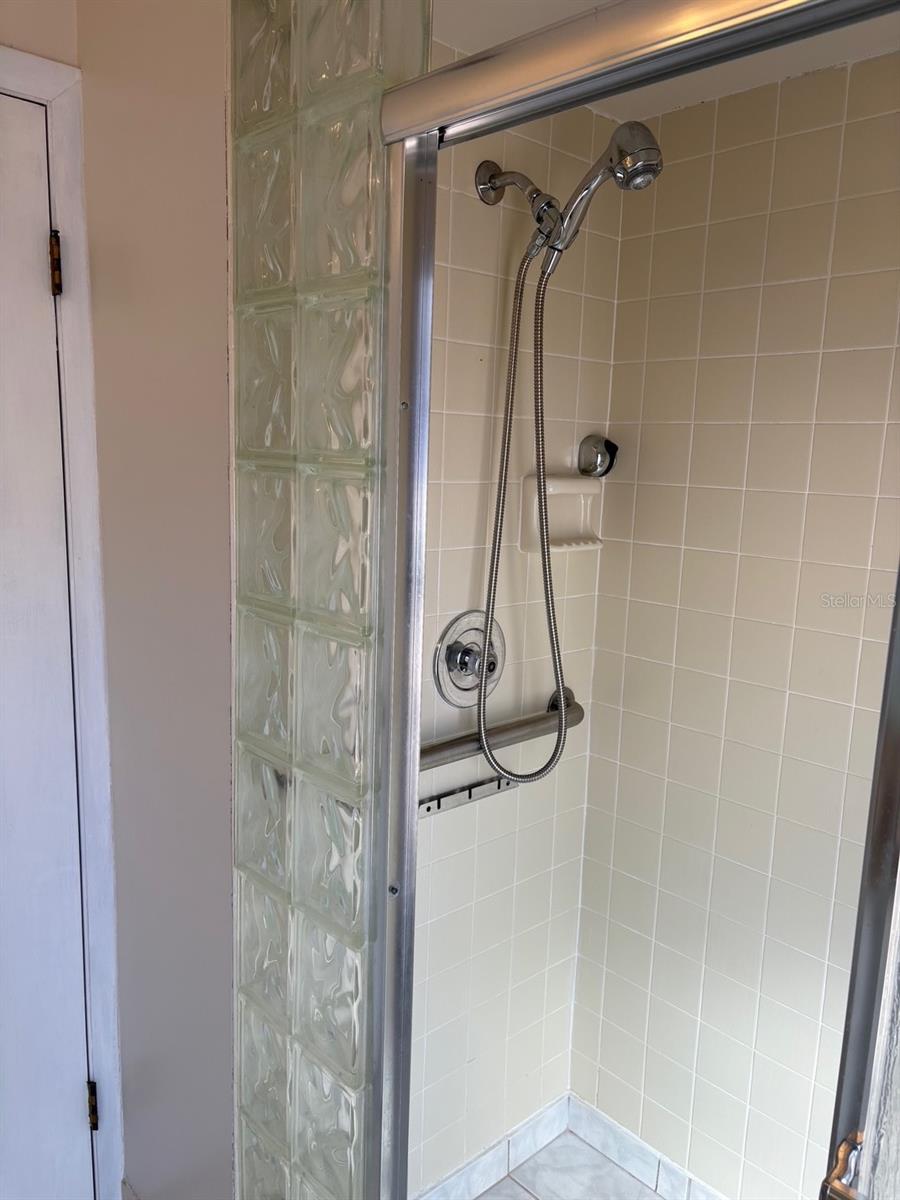 RAINBOW LAKES ESTATE - Residential