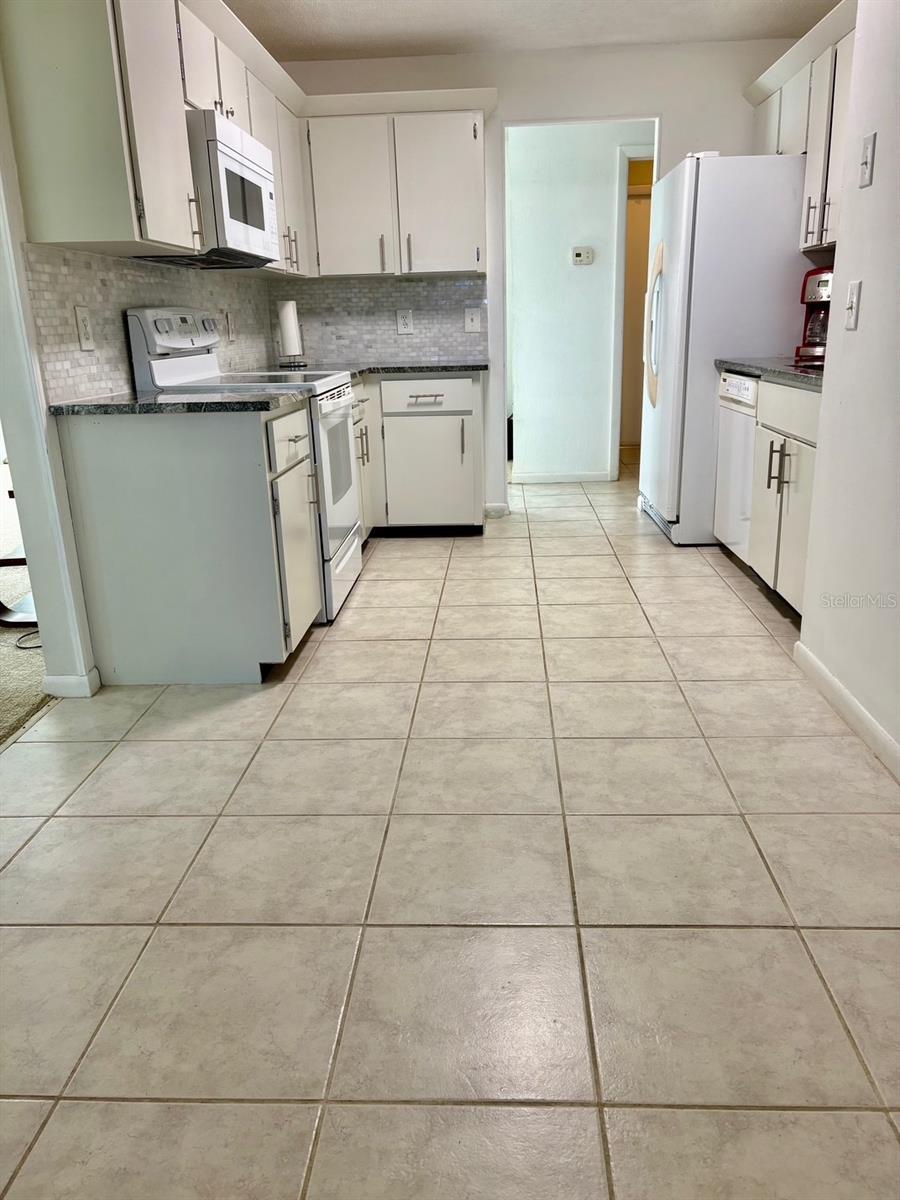 RAINBOW LAKES ESTATE - Residential