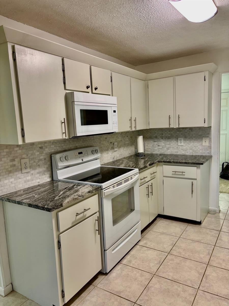 RAINBOW LAKES ESTATE - Residential