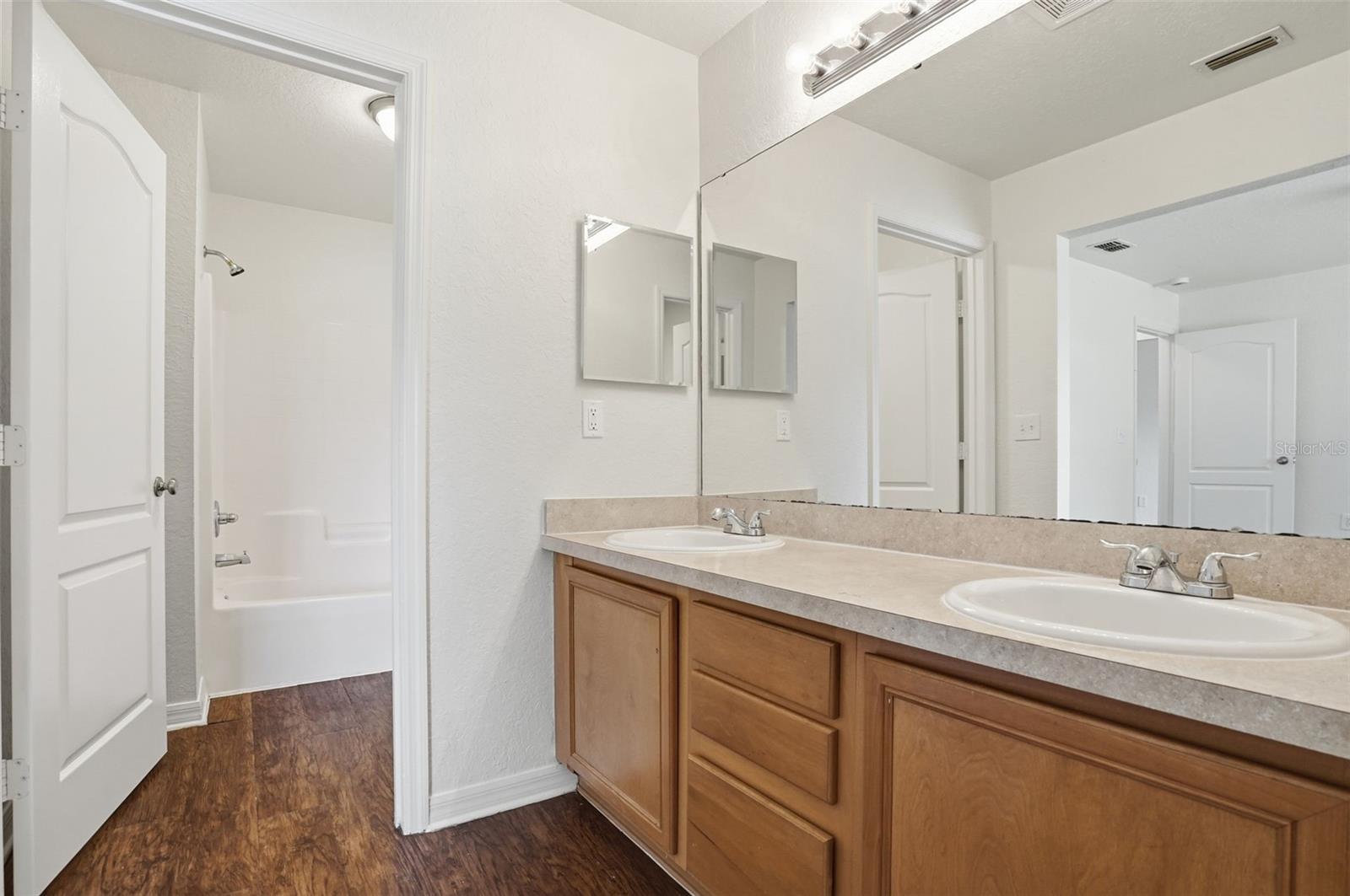 KRENSON OAKS - Residential