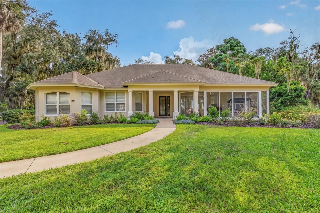 Photo of 9211 Silver Lake Drive, Leesburg, FL 34788 (MLS # G5118773)