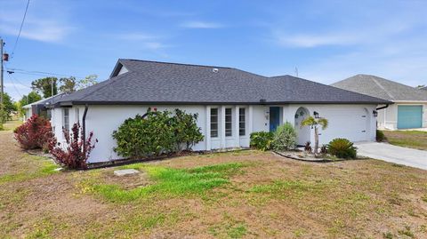 Photo of 9495 Gulfstream Boulevard, Englewood, FL 34224 (MLS # C7526586)
