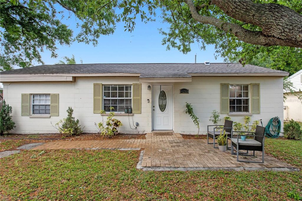 Photo of 4215 W Bay Vista Avenue, Tampa, FL 33611 (MLS # TB8497344)