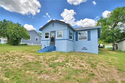 A home in LAKE WALES