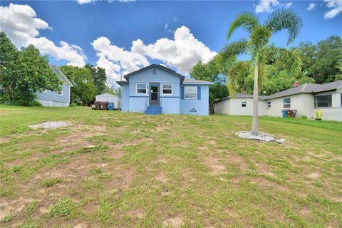 A home in LAKE WALES