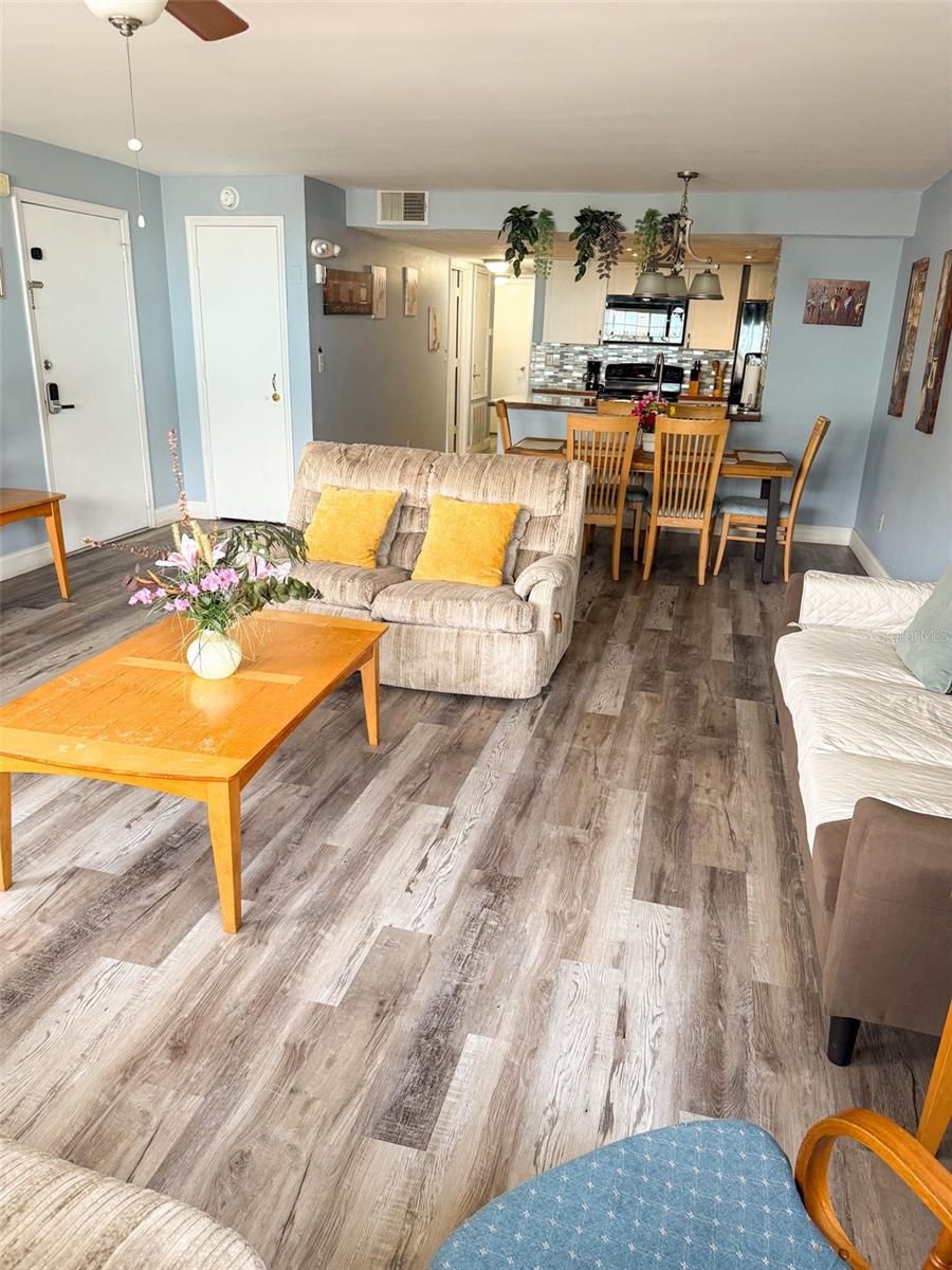 VILLAS AT SOMERSET THE - Residential