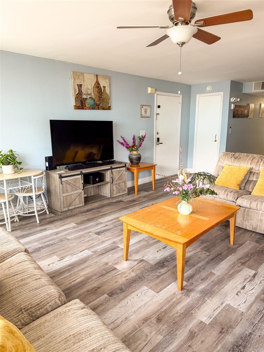 VILLAS AT SOMERSET THE - Residential