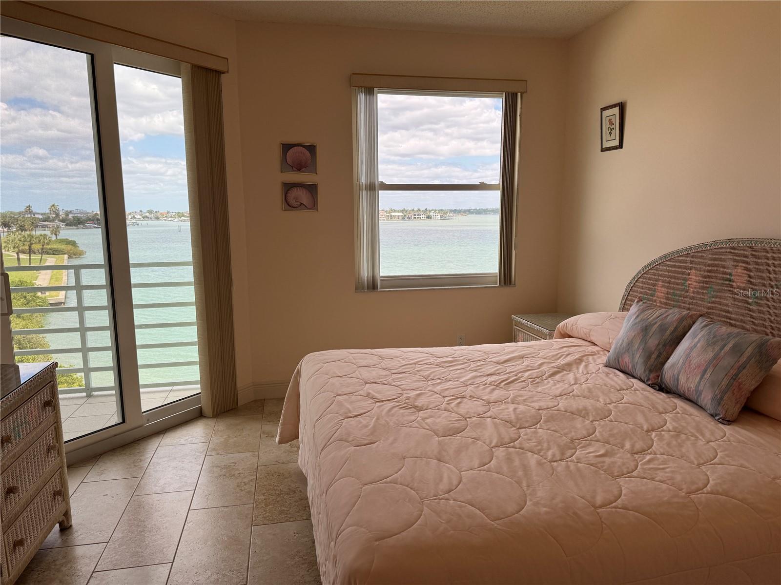 HARBOURSIDE CONDO - Residential