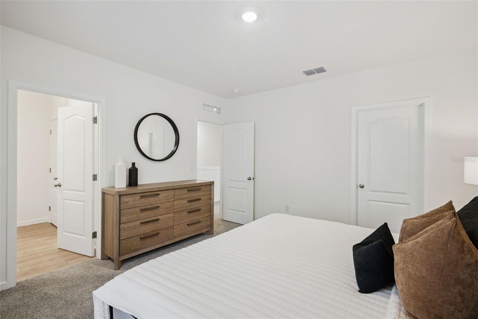 OAK POINTE - Residential