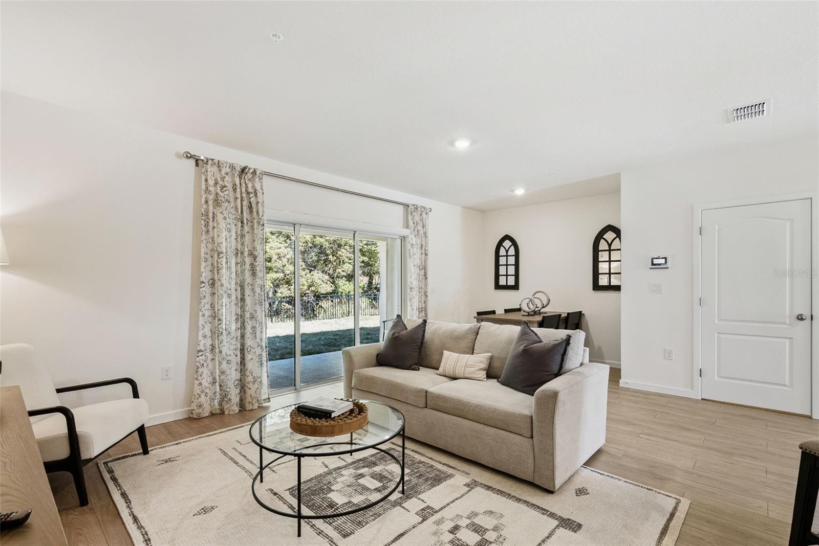 OAK POINTE - Residential