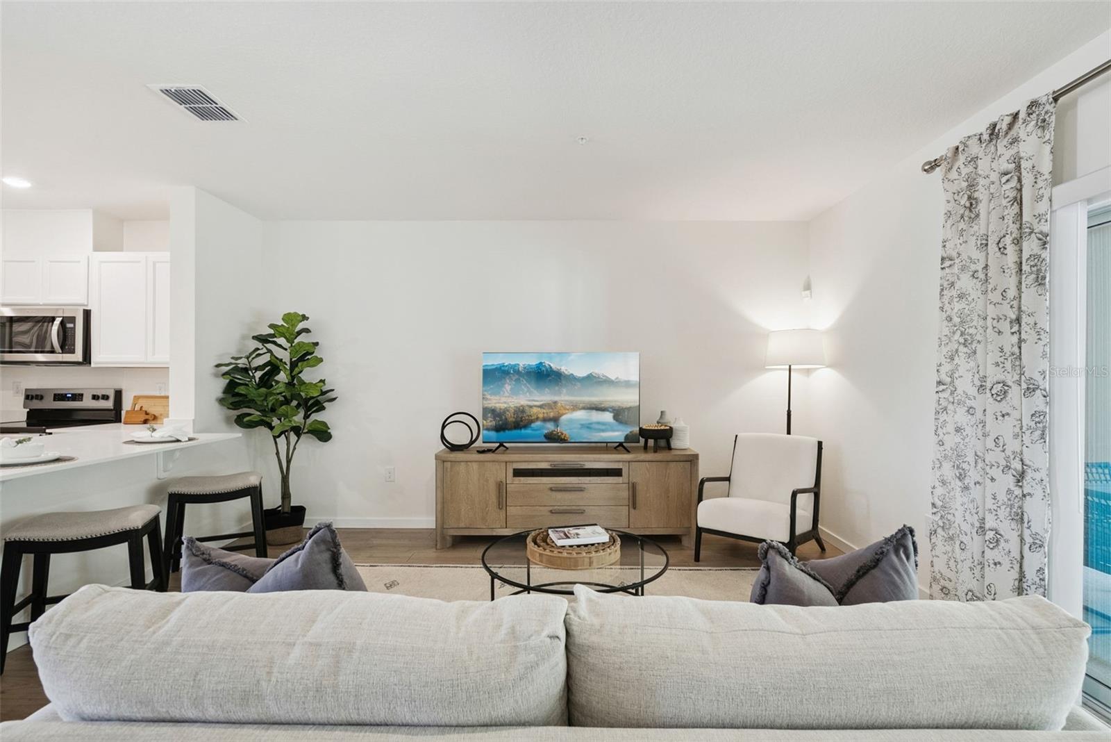 OAK POINTE - Residential