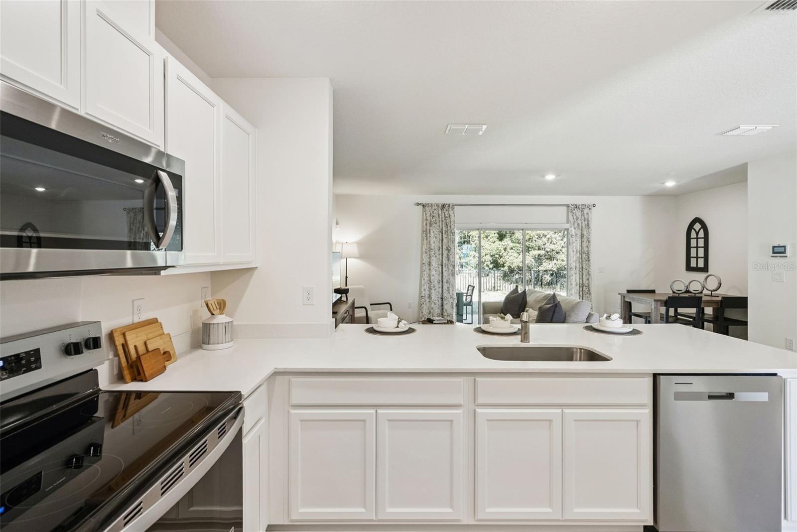 OAK POINTE - Residential