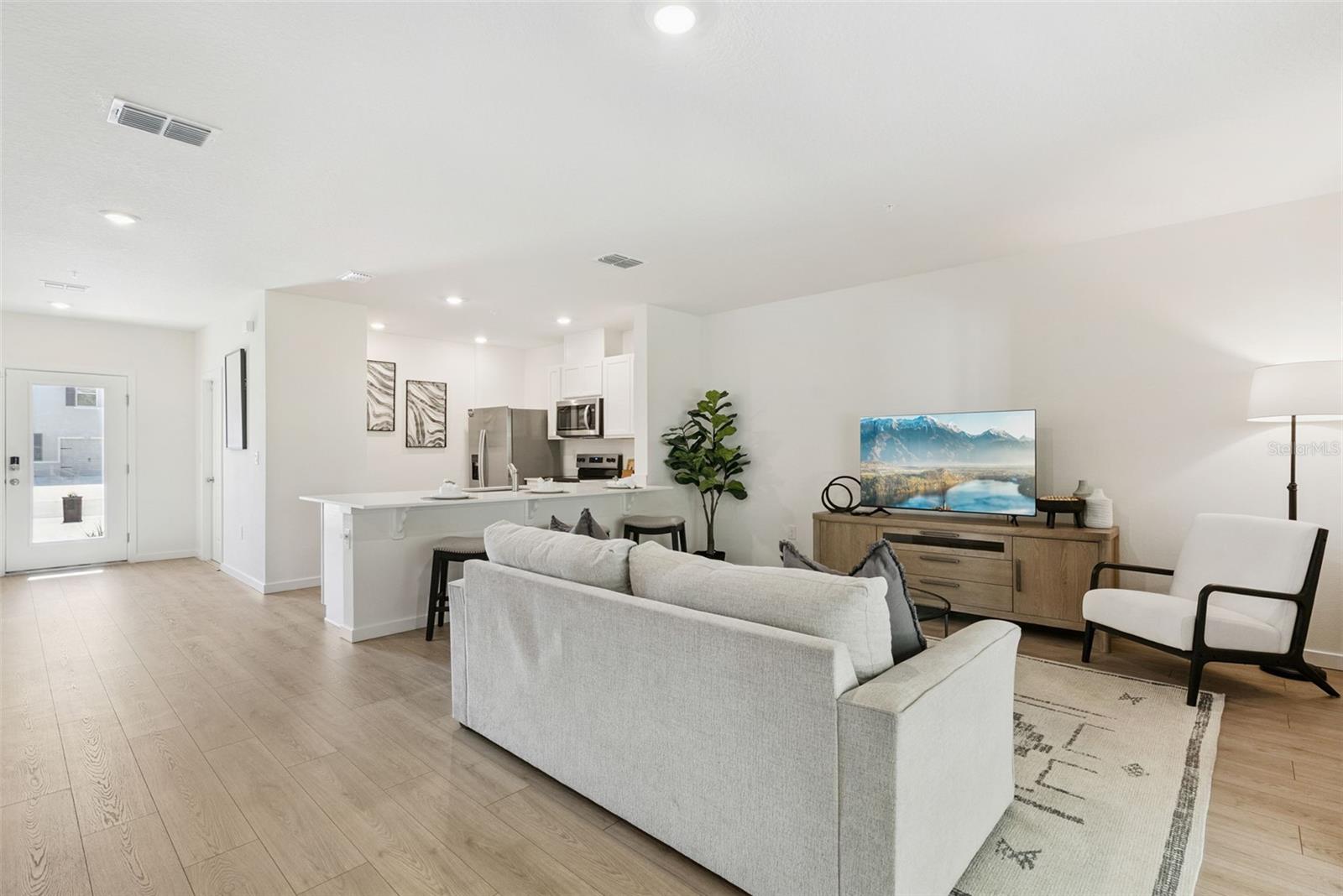 OAK POINTE - Residential