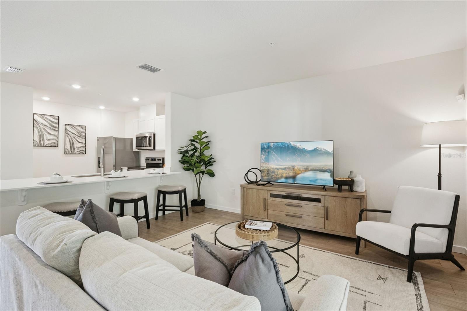 OAK POINTE - Residential