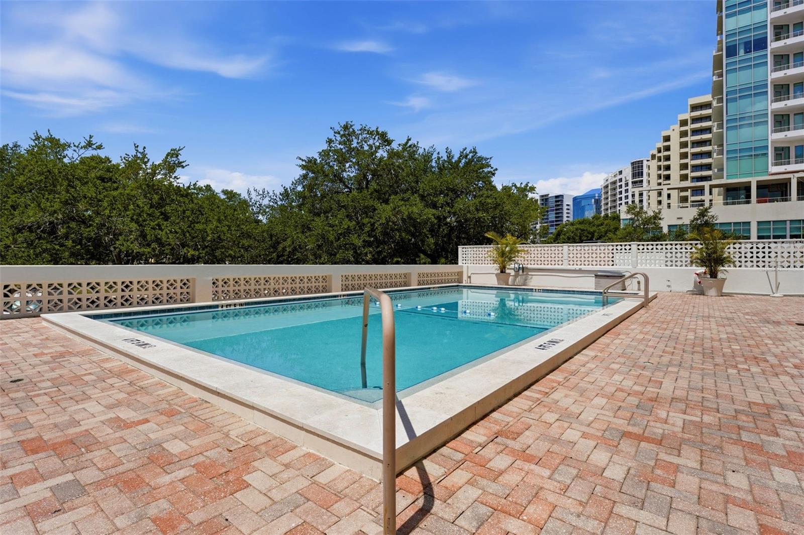 GULFSTREAM TOWERS - Residential