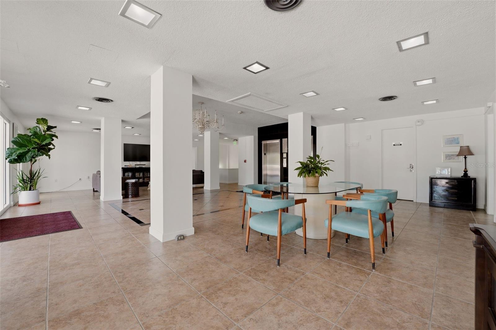 GULFSTREAM TOWERS - Residential