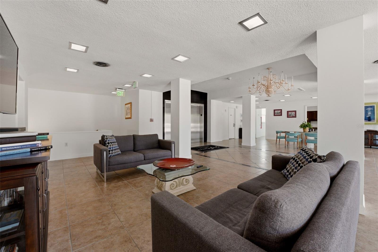GULFSTREAM TOWERS - Residential
