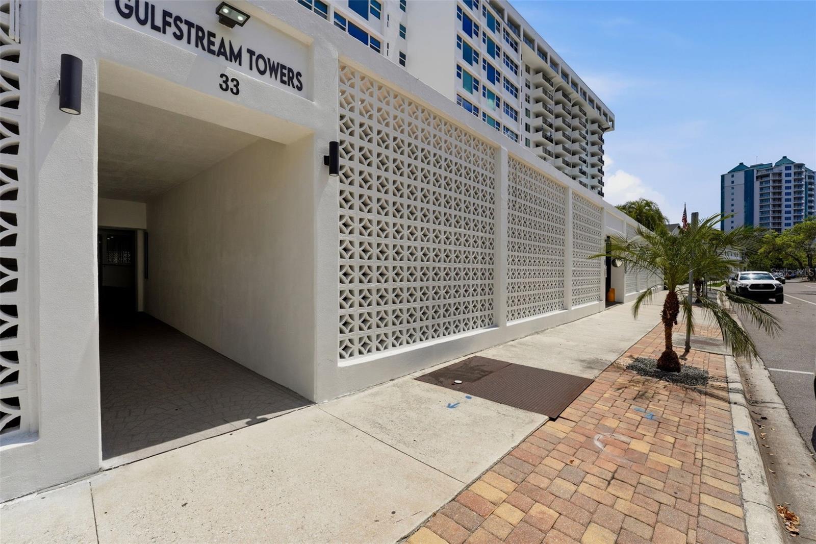 GULFSTREAM TOWERS - Residential