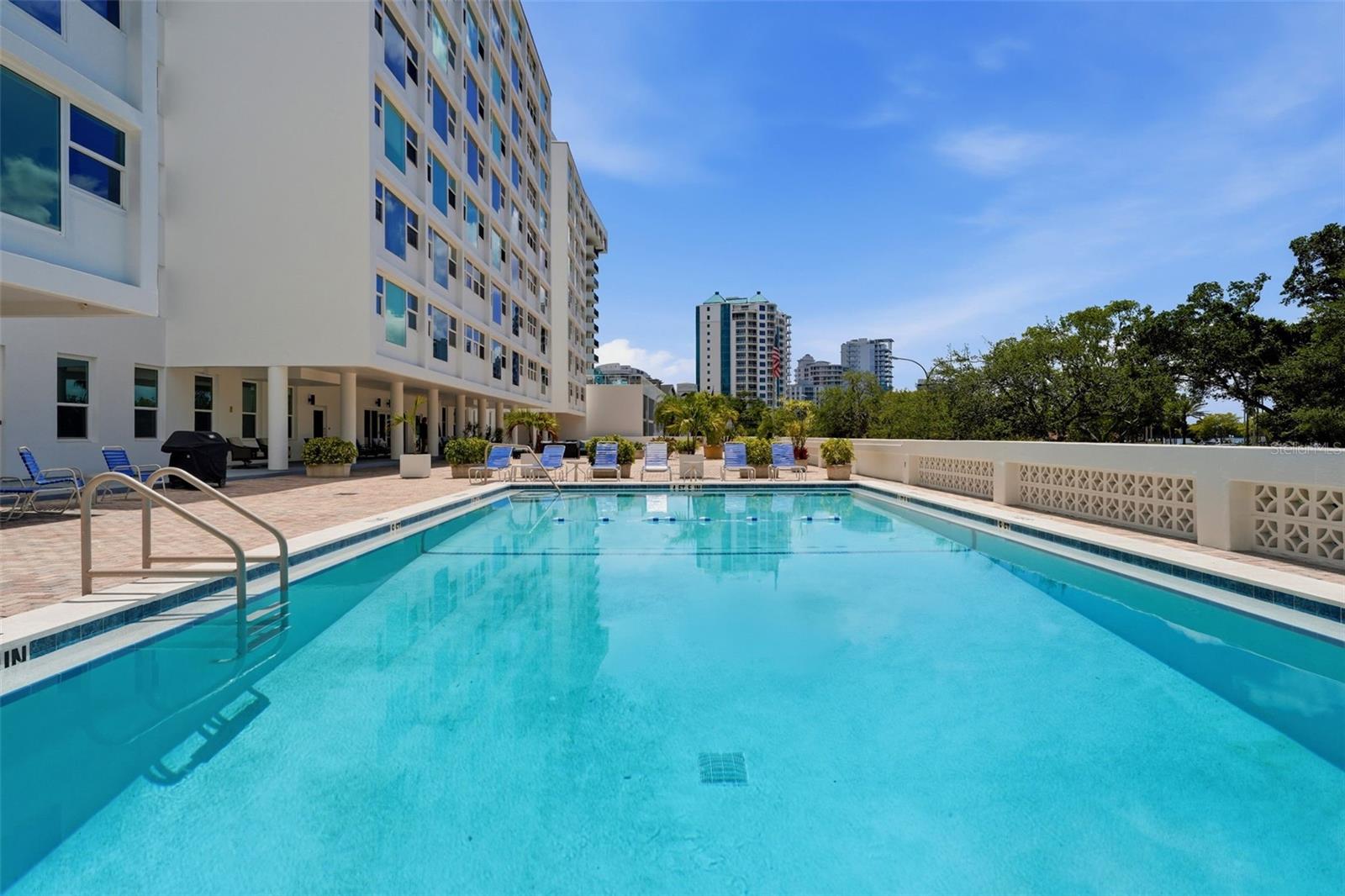GULFSTREAM TOWERS - Residential