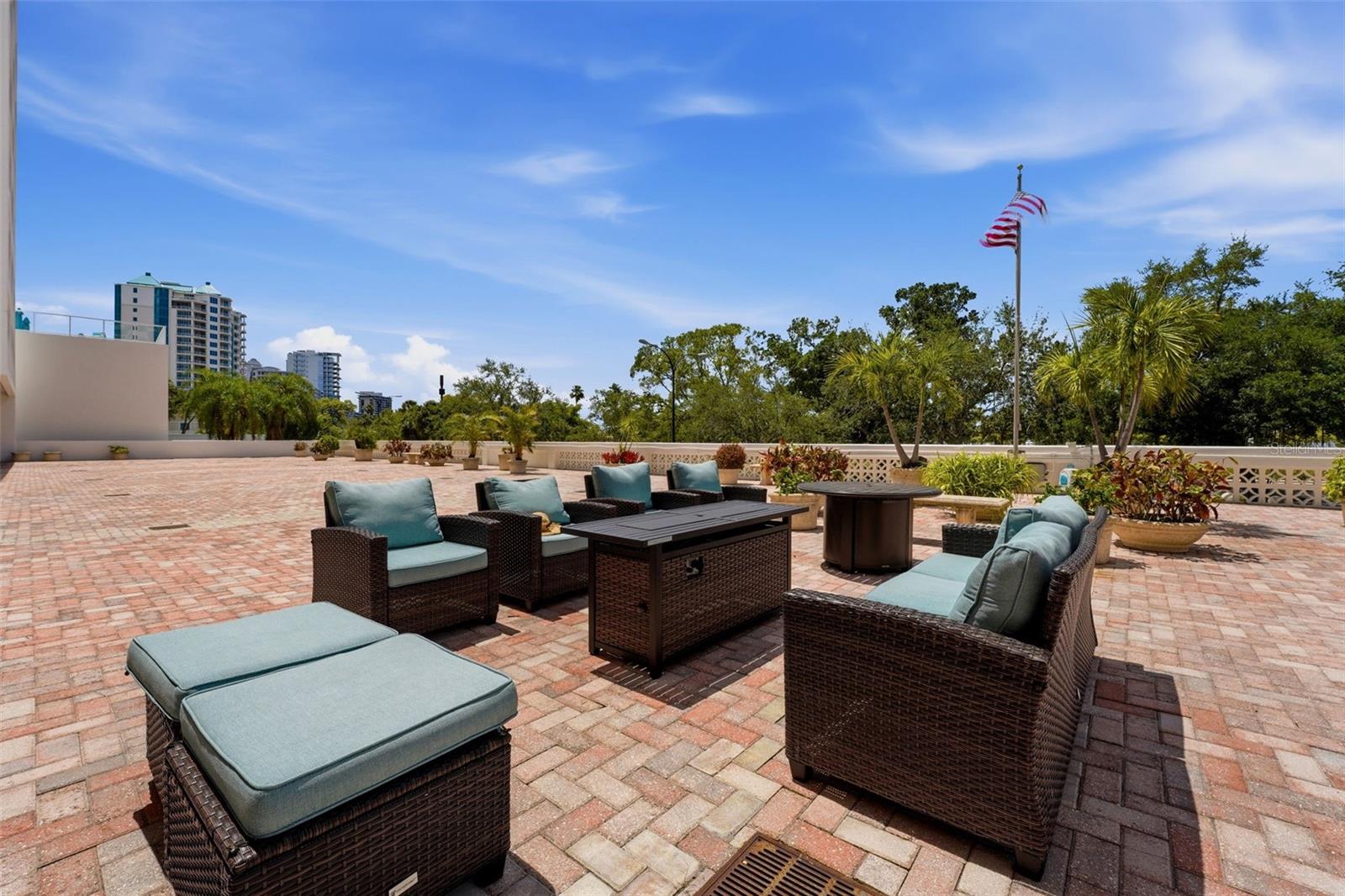 GULFSTREAM TOWERS - Residential