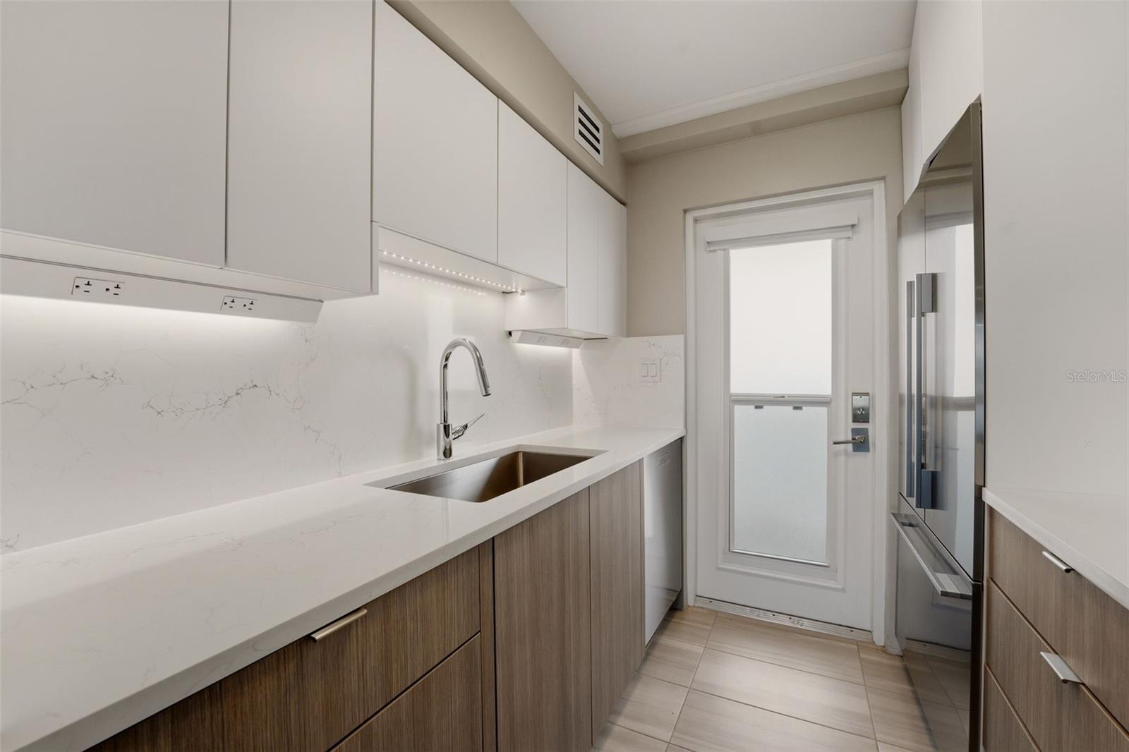 33 S GULFSTREAM AVENUE 704