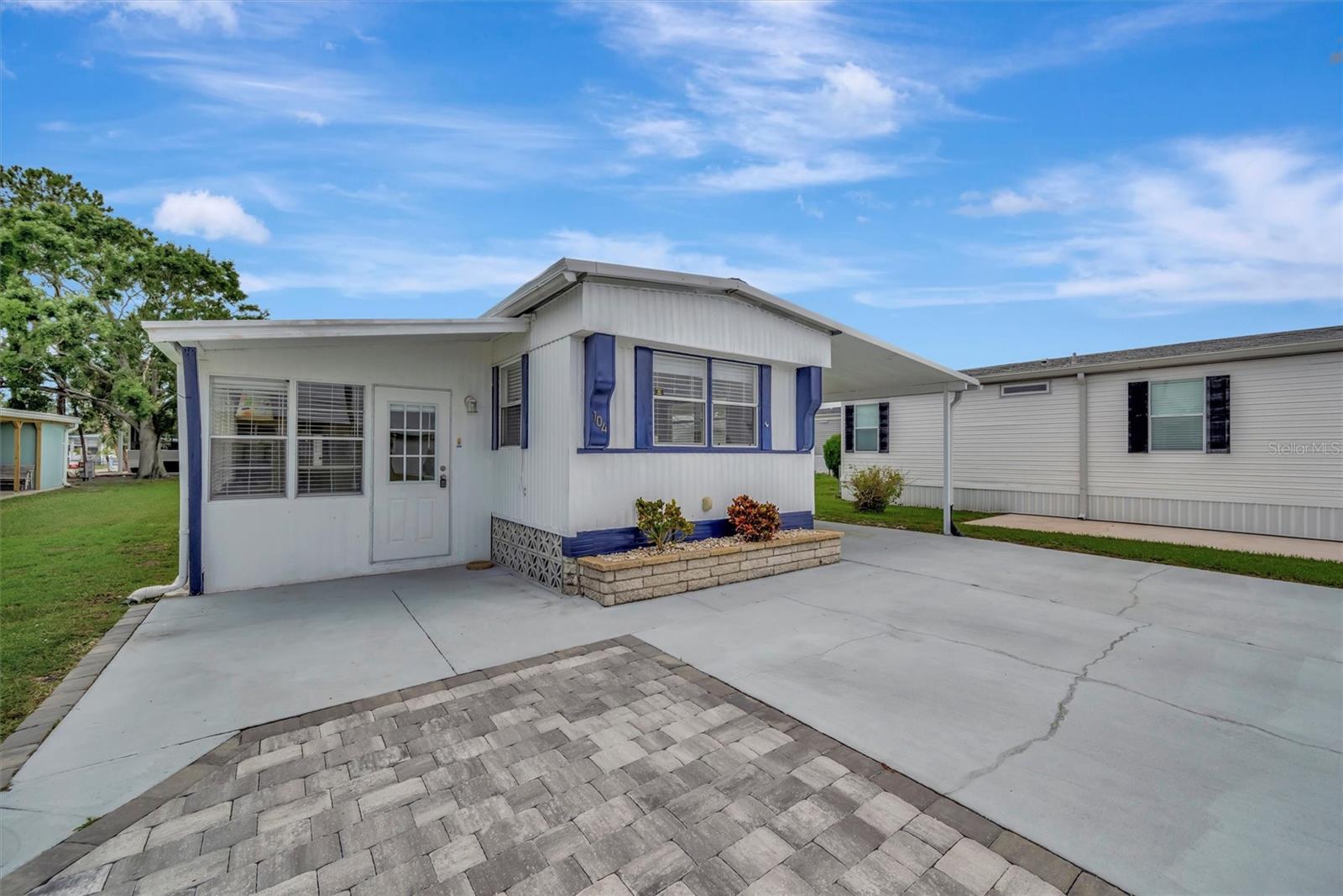 104 E SAINT JOHNS WAY