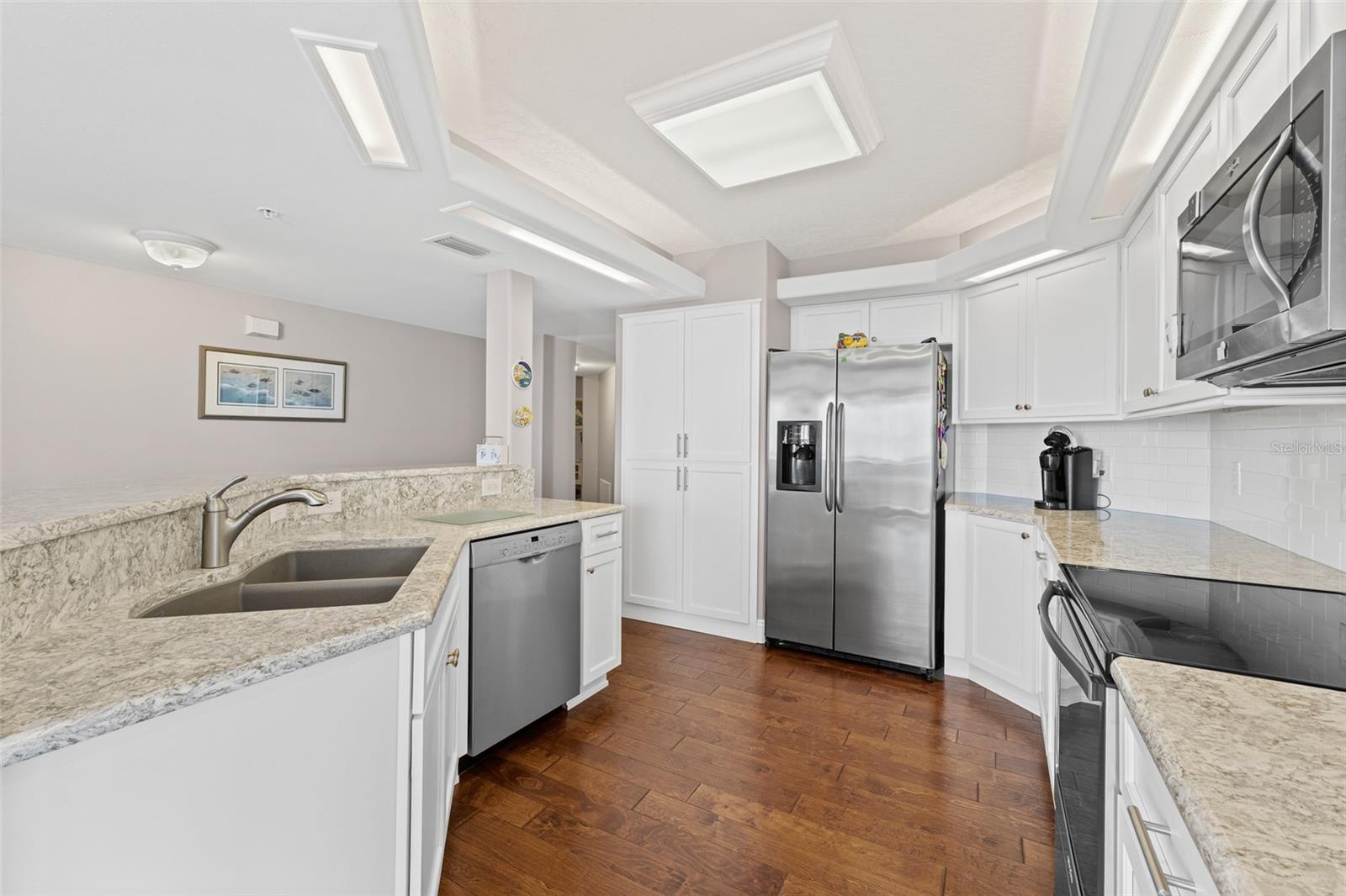 HARBOR DEL RIO CONDO - Residential
