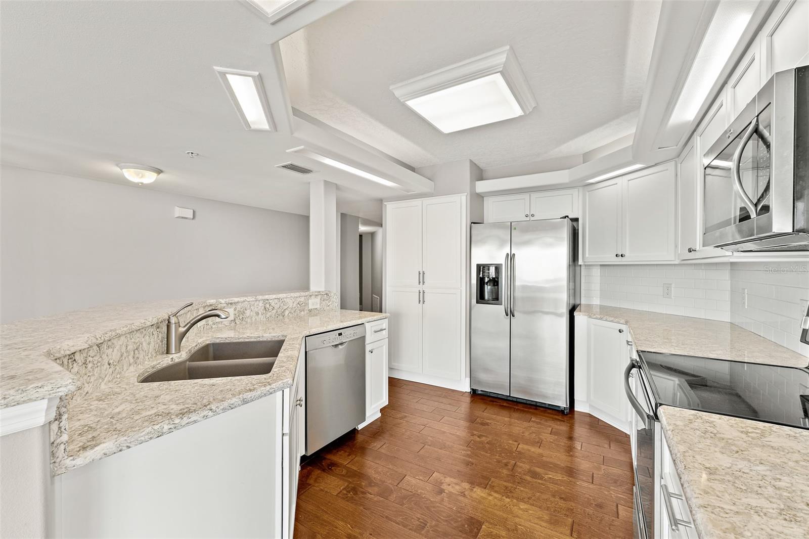 HARBOR DEL RIO CONDO - Residential