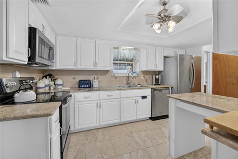 Tiny photo for 5541 SE 22nd Street, Ocala, FL 34480 (MLS # OM731313)