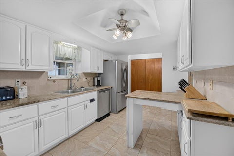 Tiny photo for 5541 SE 22nd Street, Ocala, FL 34480 (MLS # OM731313)