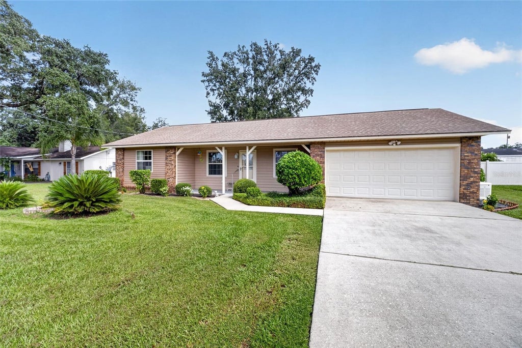 Photo of 5541 SE 22nd Street, Ocala, FL 34480 (MLS # OM731313)