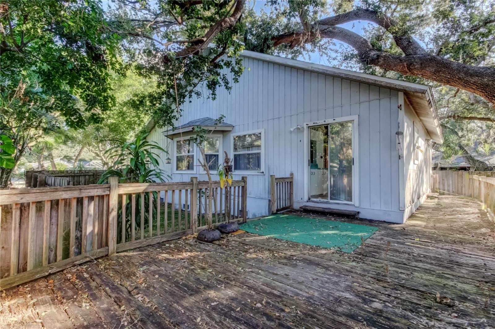 COLONIAL TERRACE - Residential