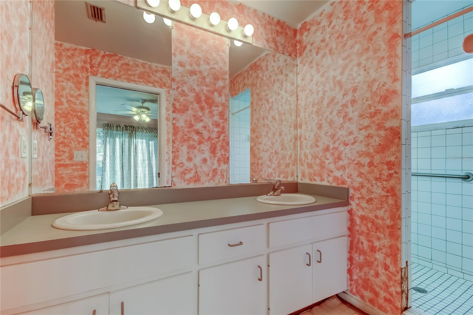 COLONIAL TERRACE - Residential