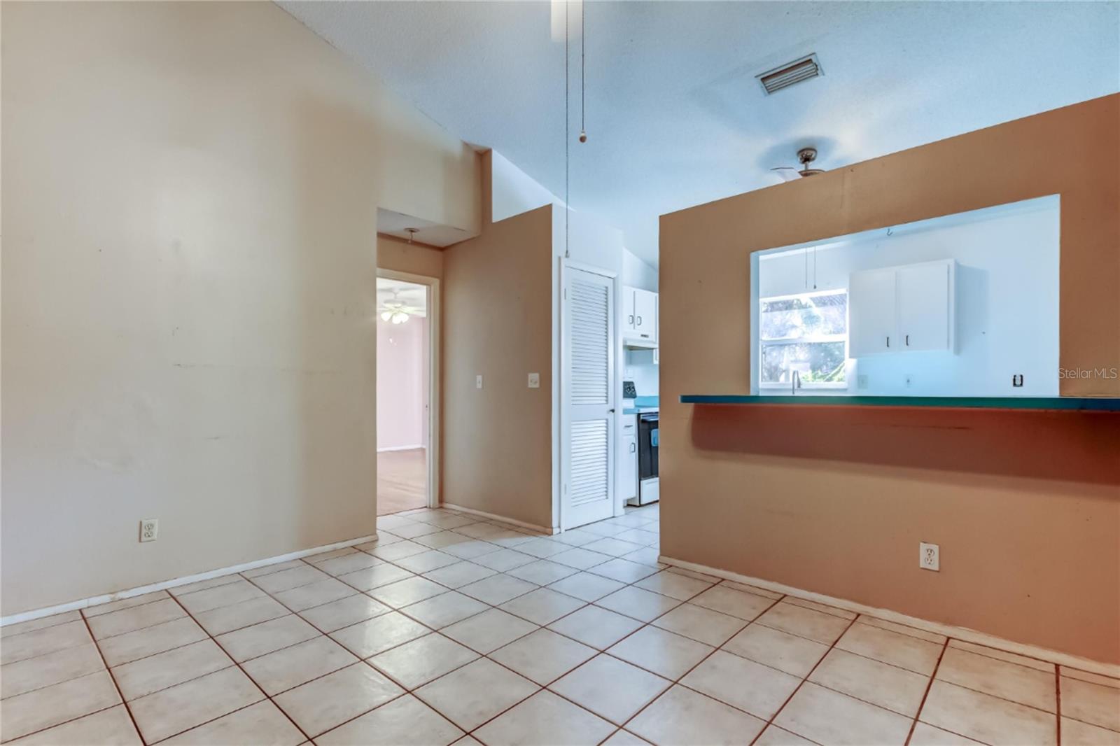 COLONIAL TERRACE - Residential