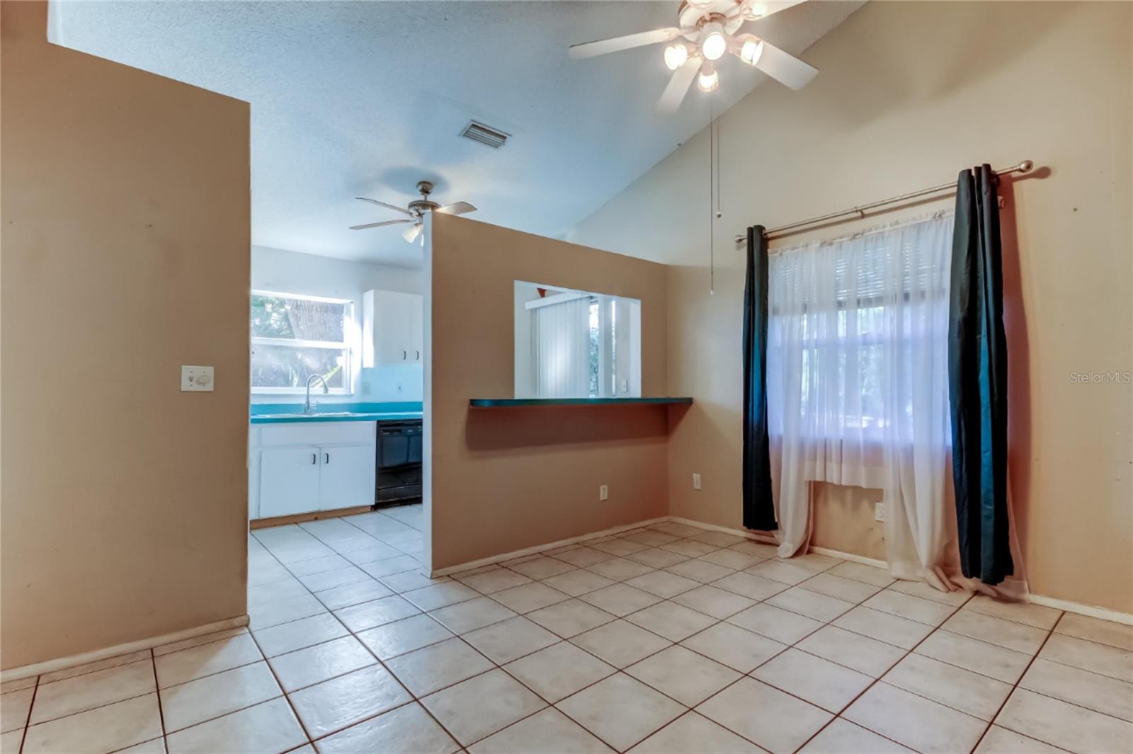 COLONIAL TERRACE - Residential