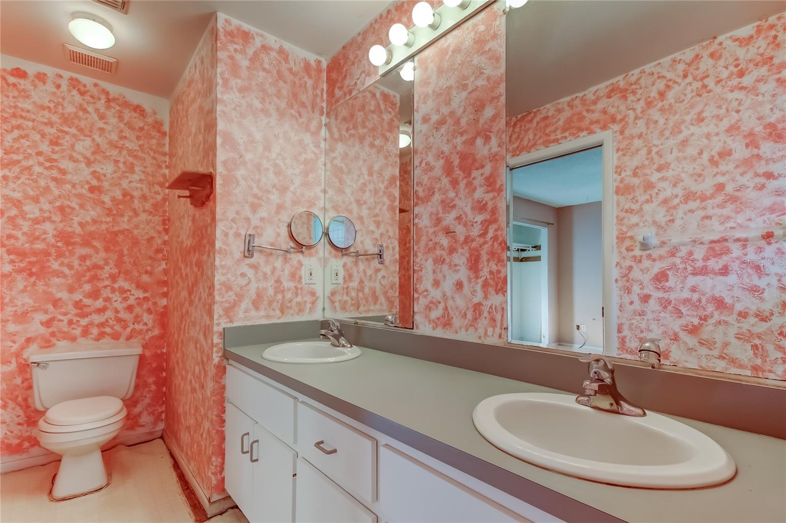 COLONIAL TERRACE - Residential