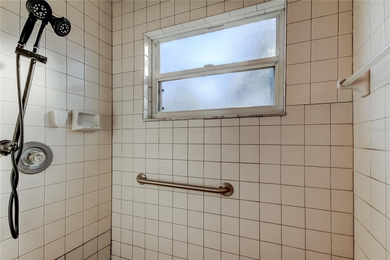 COLONIAL TERRACE - Residential