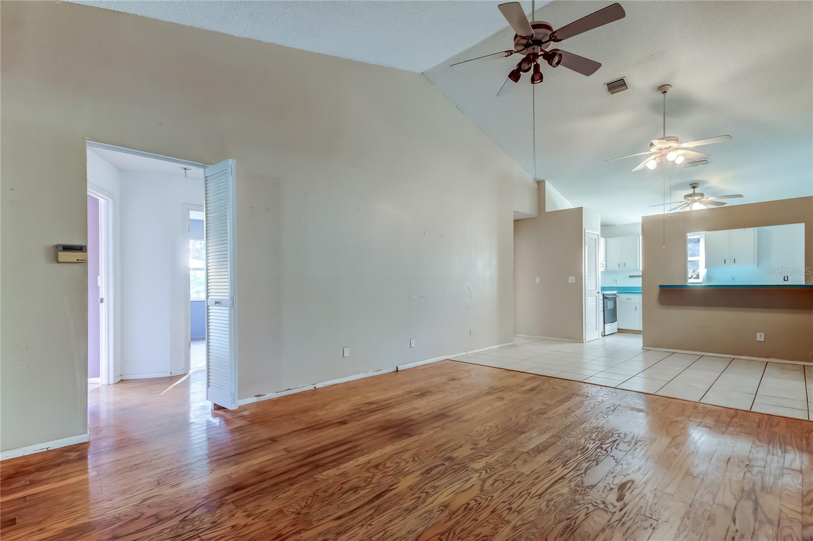 COLONIAL TERRACE - Residential