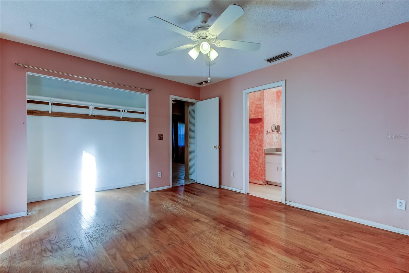 COLONIAL TERRACE - Residential